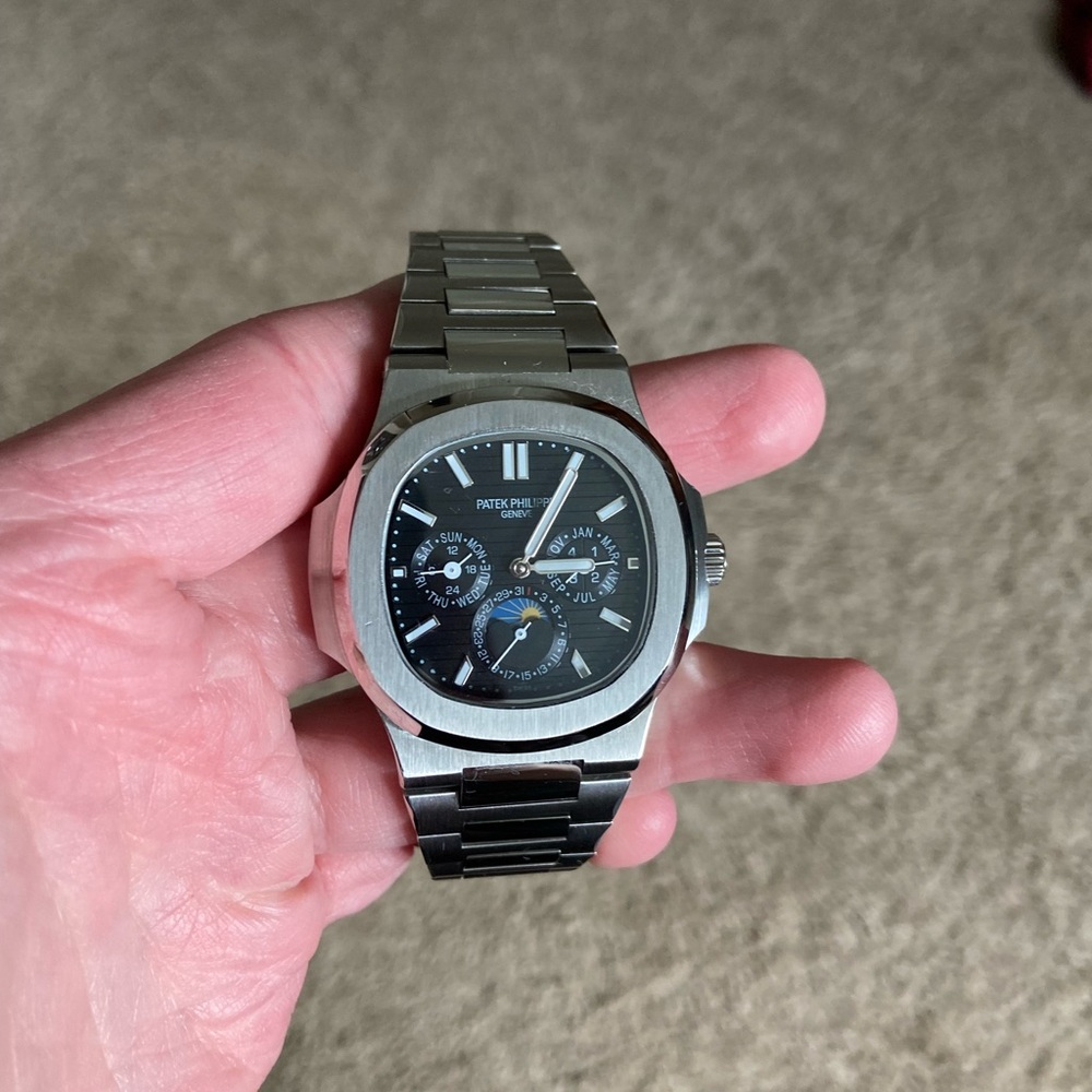 Men’s modern Stainless steel wrist watch with black face